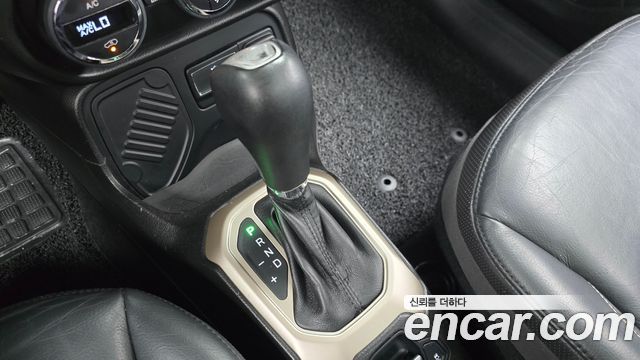 Jeep Renegade 2.4 Longitude High 2017 — фото 9