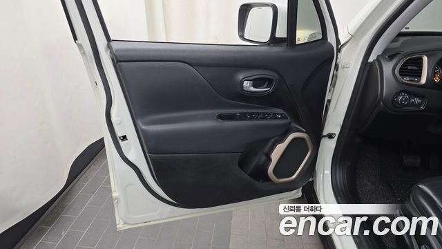 Jeep Renegade 2.4 Longitude High 2017 — фото 24
