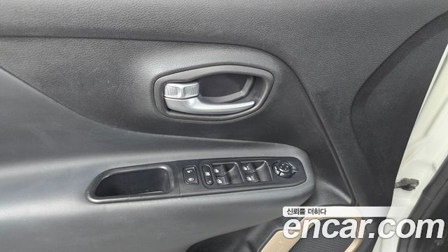 Jeep Renegade 2.4 Longitude High 2017 — фото 30