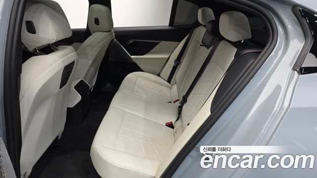 BMW 5 Series (G60) 520i Special Edition 2025 — фото 11