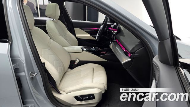 BMW 5 Series (G60) 520i Special Edition 2025 — фото 26