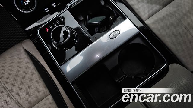 Land Rover Range Rover Velar 3.0 P380 R-Dynamic SE 2018 — фото 9