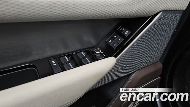 Land Rover Range Rover Velar 3.0 P380 R-Dynamic SE 2018 — фото 17