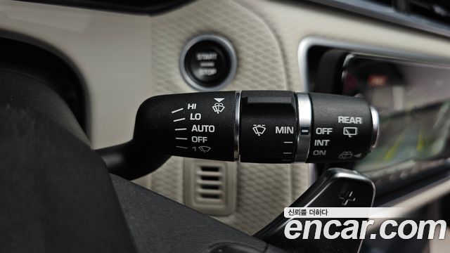 Land Rover Range Rover Velar 3.0 P380 R-Dynamic SE 2018 — фото 18