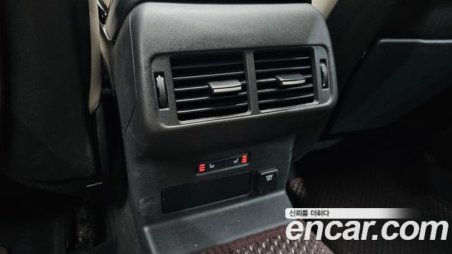 Land Rover Range Rover Velar 3.0 P380 R-Dynamic SE 2018 — фото 19