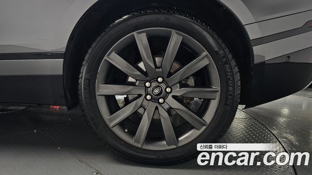 Land Rover Range Rover Velar 3.0 P380 R-Dynamic SE 2018 — фото 21