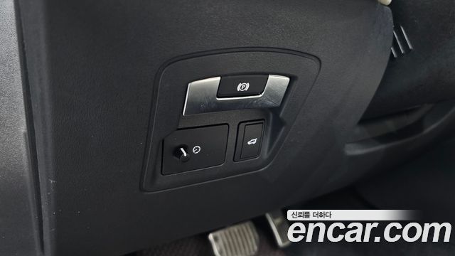Land Rover Range Rover Velar 3.0 P380 R-Dynamic SE 2018 — фото 29