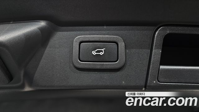 Land Rover Range Rover Velar 3.0 P380 R-Dynamic SE 2018 — фото 35