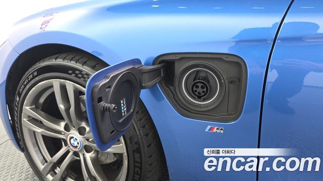 BMW 3 Series (F30) 330e iPerformance M Sport 2017 — фото 17