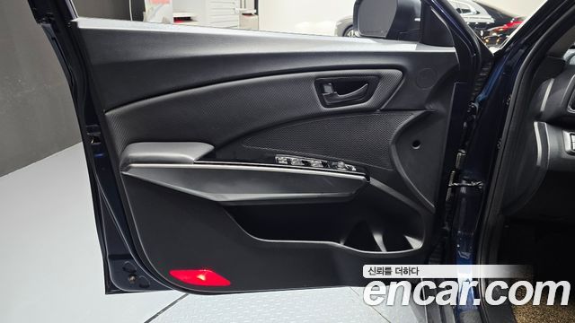 KG Mobility (SsangYong) Tivoli Air 1.5 A3 2WD 2021 — фото 24