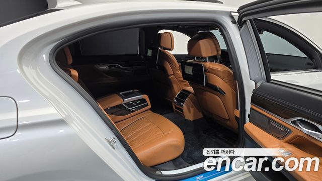 BMW 7 Series (G11) 730Ld xDrive Design Pure Excellence 2022 — фото 11