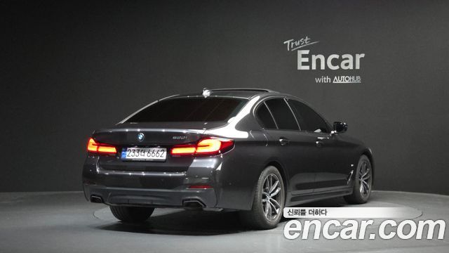 BMW 5 Series (G30) 520i M Sport 2023 — фото 2