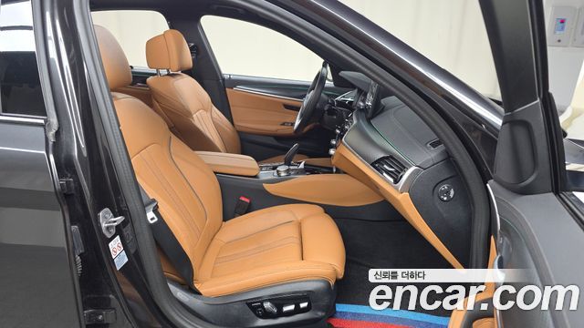 BMW 5 Series (G30) 520i M Sport 2023 — фото 15