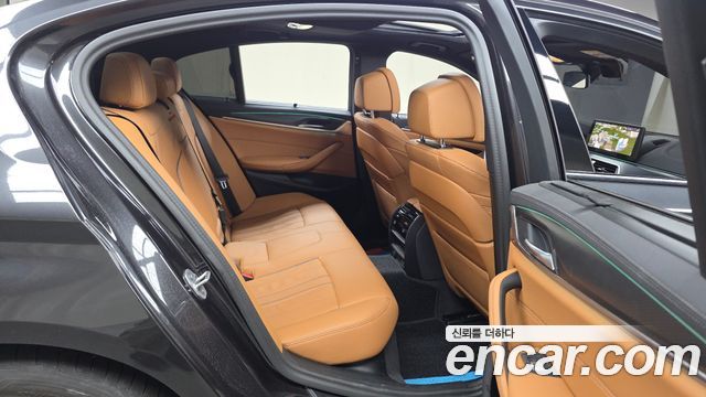 BMW 5 Series (G30) 520i M Sport 2023 — фото 16
