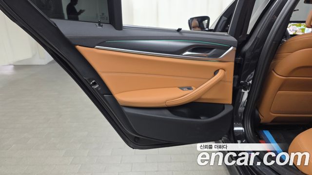 BMW 5 Series (G30) 520i M Sport 2023 — фото 31