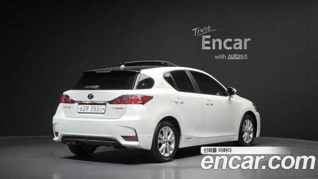 Lexus CT200h 1.8 Supreme ZWA10 2016 — фото 2