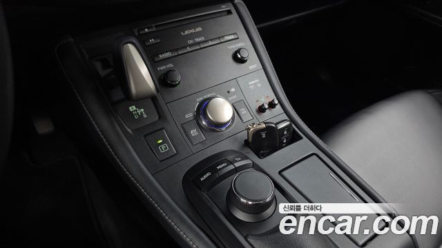 Lexus CT200h 1.8 Supreme ZWA10 2016 — фото 9