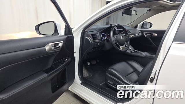 Lexus CT200h 1.8 Supreme ZWA10 2016 — фото 10