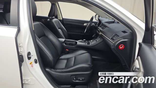 Lexus CT200h 1.8 Supreme ZWA10 2016 — фото 11