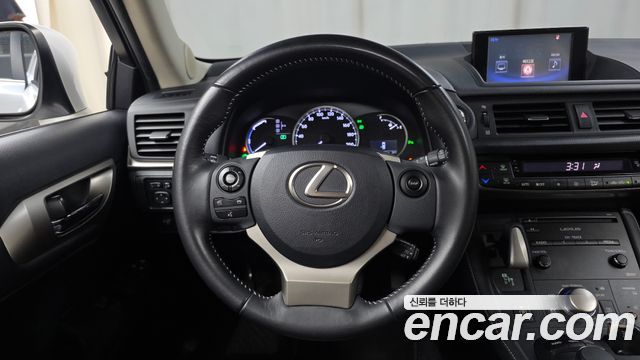 Lexus CT200h 1.8 Supreme ZWA10 2016 — фото 13