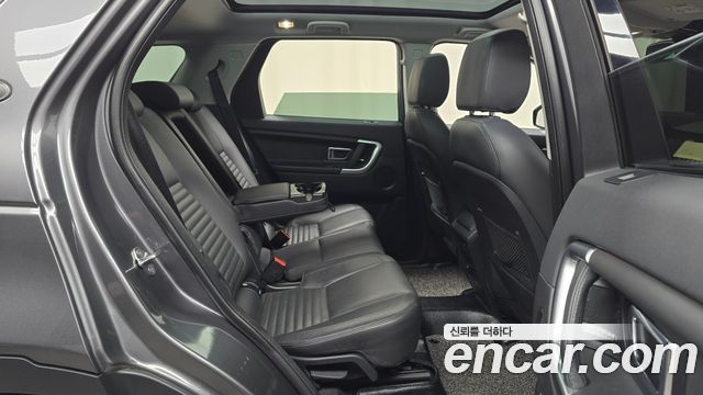 Land Rover Discovery Sport 2.0 TD4 HSE Luxury 2017 — фото 11