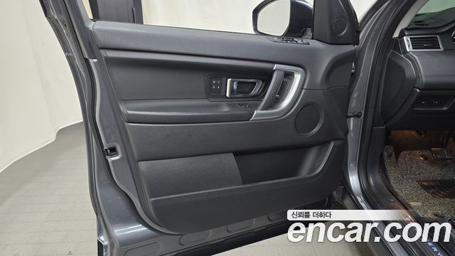 Land Rover Discovery Sport 2.0 TD4 HSE Luxury 2017 — фото 24