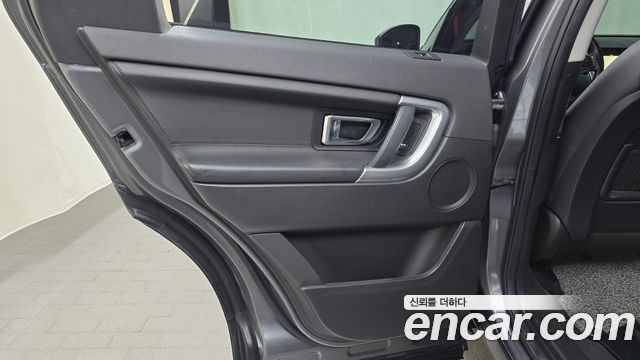 Land Rover Discovery Sport 2.0 TD4 HSE Luxury 2017 — фото 25