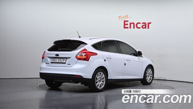 Ford Focus 2.0 Diesel Titanium Hatchback 3rd 2015 — фото 2