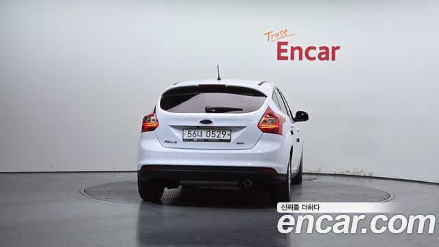 Ford Focus 2.0 Diesel Titanium Hatchback 3rd 2015 — фото 4