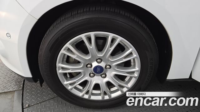 Ford Focus 2.0 Diesel Titanium Hatchback 3rd 2015 — фото 5