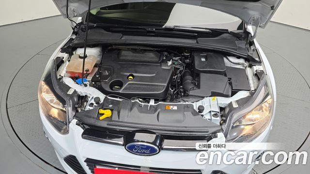 Ford Focus 2.0 Diesel Titanium Hatchback 3rd 2015 — фото 6