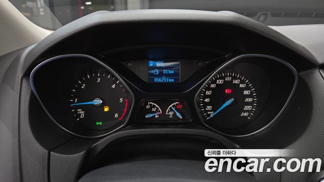 Ford Focus 2.0 Diesel Titanium Hatchback 3rd 2015 — фото 8