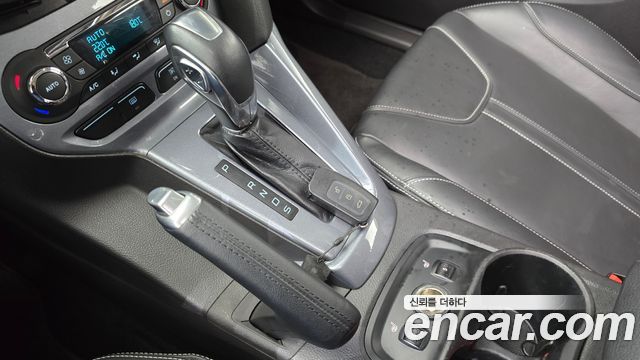 Ford Focus 2.0 Diesel Titanium Hatchback 3rd 2015 — фото 9