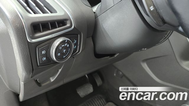 Ford Focus 2.0 Diesel Titanium Hatchback 3rd 2015 — фото 16