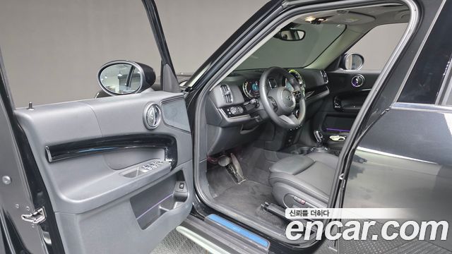 MINI Cooper Countryman Classic Plus Launch Pack 2nd Gen 2023 — фото 15