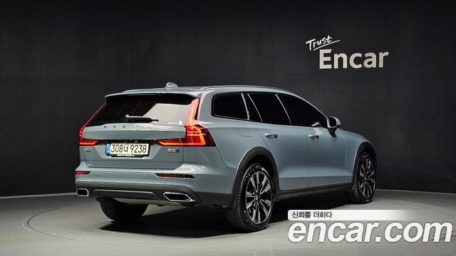 Volvo V60 Cross Country (II) B5 Pro AWD 2022 — фото 2