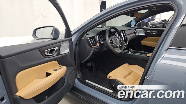 Volvo V60 Cross Country (II) B5 Pro AWD 2022 — фото 10