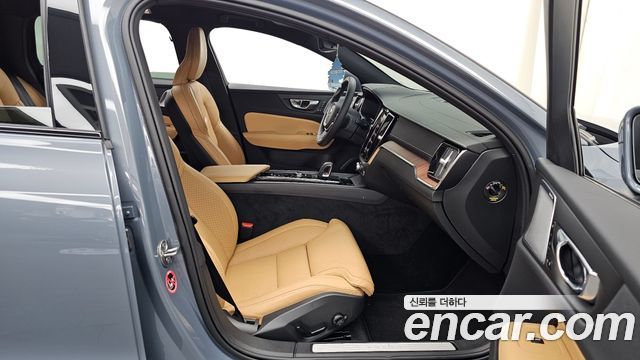 Volvo V60 Cross Country (II) B5 Pro AWD 2022 — фото 11
