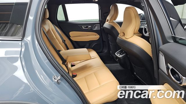 Volvo V60 Cross Country (II) B5 Pro AWD 2022 — фото 12