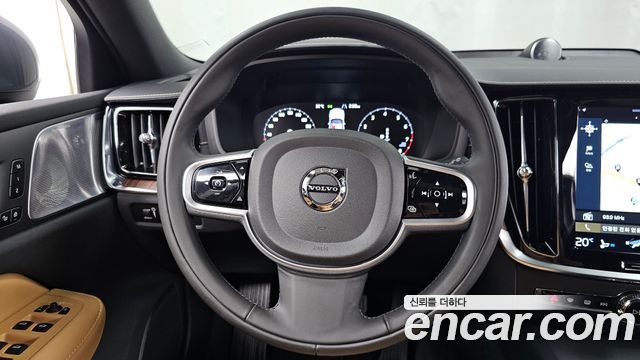 Volvo V60 Cross Country (II) B5 Pro AWD 2022 — фото 13