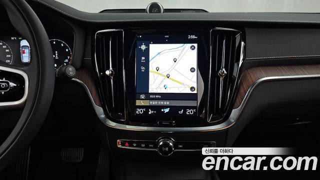 Volvo V60 Cross Country (II) B5 Pro AWD 2022 — фото 14
