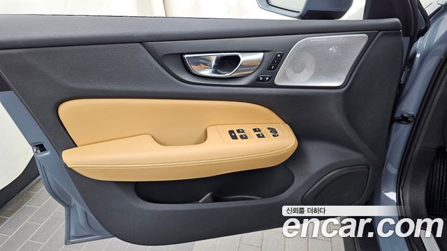 Volvo V60 Cross Country (II) B5 Pro AWD 2022 — фото 24