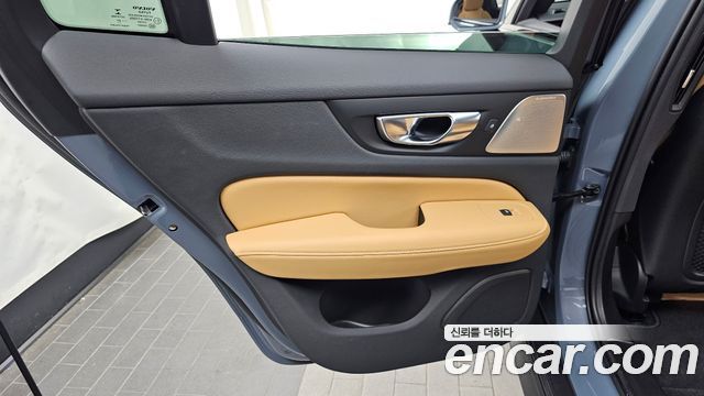 Volvo V60 Cross Country (II) B5 Pro AWD 2022 — фото 25