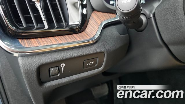 Volvo V60 Cross Country (II) B5 Pro AWD 2022 — фото 27