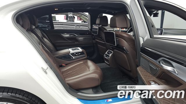 BMW 7 Series (G11) 740Li xDrive M Sport Package 2021 — фото 12