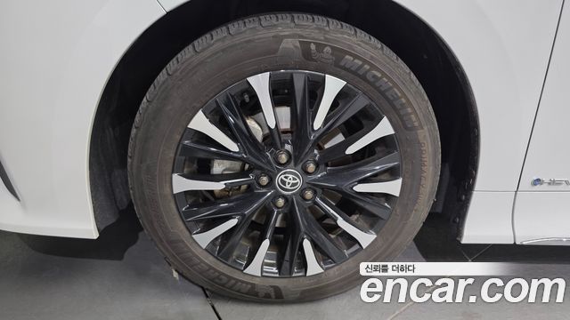 Toyota Alphard (IV) 2.5 HEV Executive AWD 2024 — фото 5