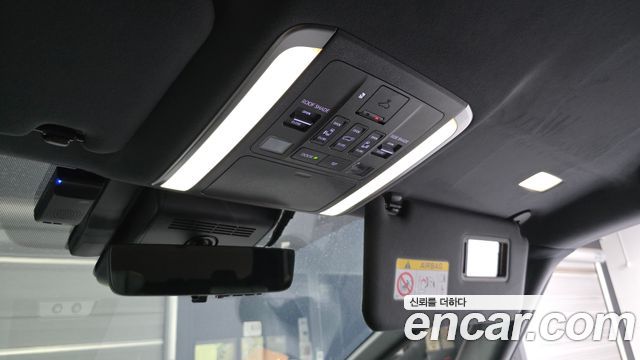Toyota Alphard (IV) 2.5 HEV Executive AWD 2024 — фото 16
