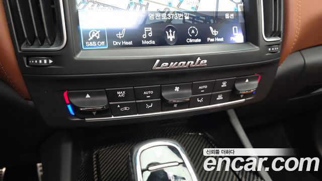 Maserati Levante 3.0 AWD GranSport 2020 — фото 20