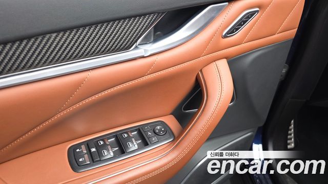 Maserati Levante 3.0 AWD GranSport 2020 — фото 27