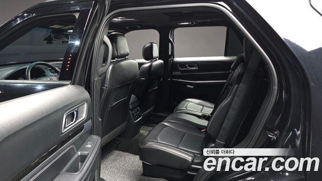 Ford Explorer 2.3 Limited 4WD 5th 2017 — фото 12